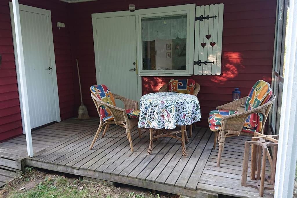 Stuga Vad Vatten Åsarp Buitenkant foto